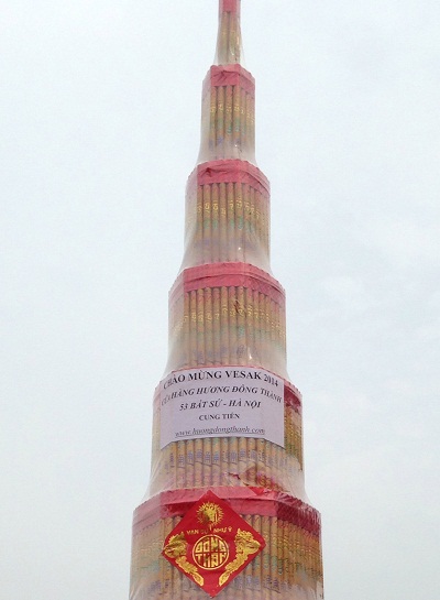 Đôi tháp hương cung tiến của công ty hương Đông Thành